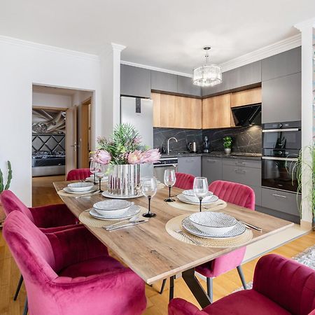 Penthouse Three Bedrooms, Three Balconies Apartment With Free Parking In Kiraly Street Budapest Eksteriør billede