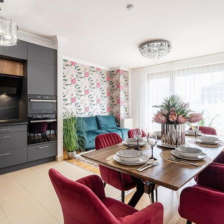 Penthouse Three Bedrooms, Three Balconies Apartment With Free Parking In Kiraly Street Budapest Eksteriør billede