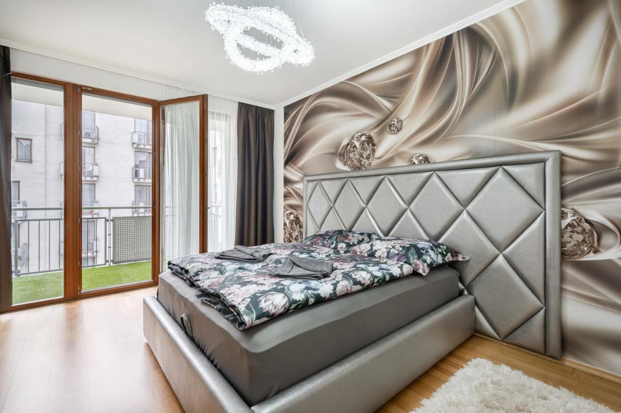 Penthouse Three Bedrooms, Three Balconies Apartment With Free Parking In Kiraly Street Budapest Eksteriør billede
