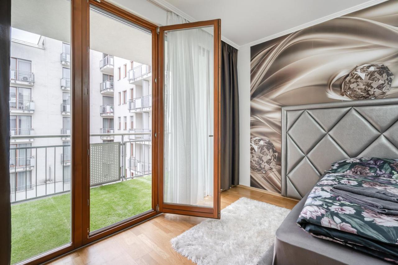 Penthouse Three Bedrooms, Three Balconies Apartment With Free Parking In Kiraly Street Budapest Eksteriør billede