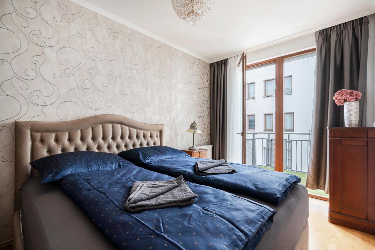 Penthouse Three Bedrooms, Three Balconies Apartment With Free Parking In Kiraly Street Budapest Eksteriør billede