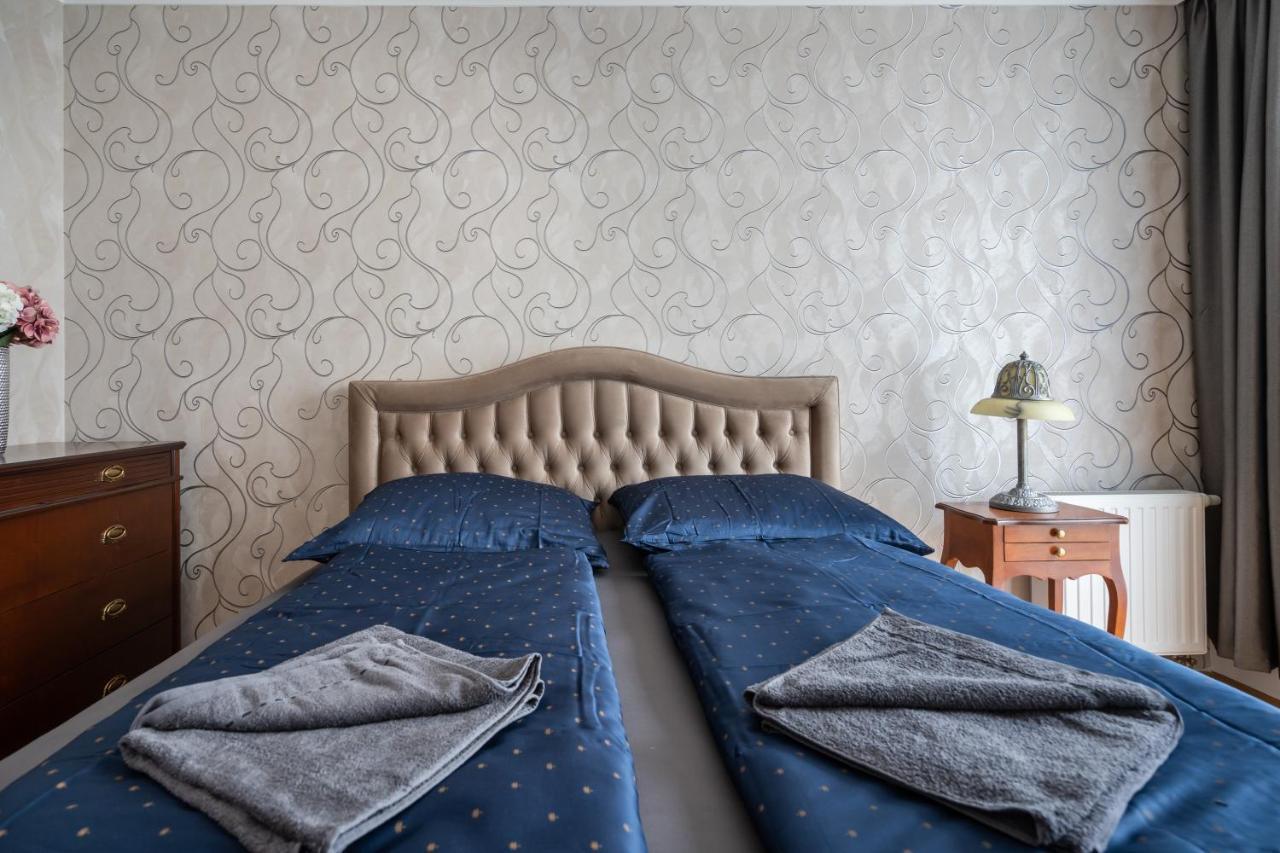 Penthouse Three Bedrooms, Three Balconies Apartment With Free Parking In Kiraly Street Budapest Eksteriør billede