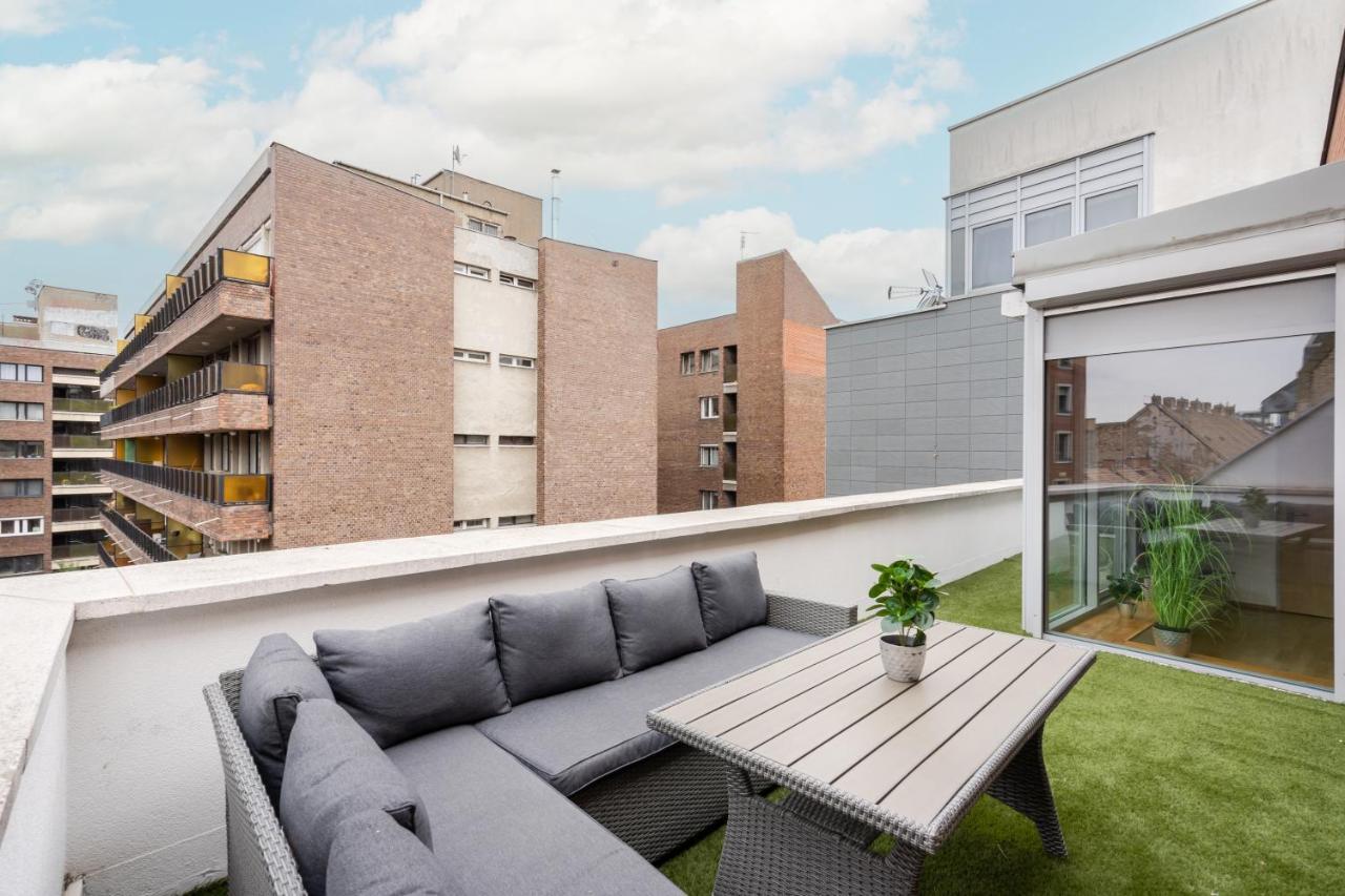 Penthouse Three Bedrooms, Three Balconies Apartment With Free Parking In Kiraly Street Budapest Eksteriør billede