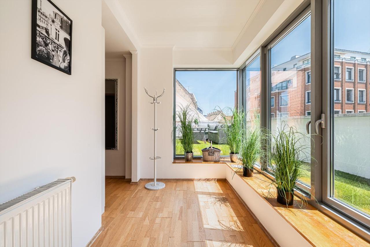 Penthouse Three Bedrooms, Three Balconies Apartment With Free Parking In Kiraly Street Budapest Eksteriør billede